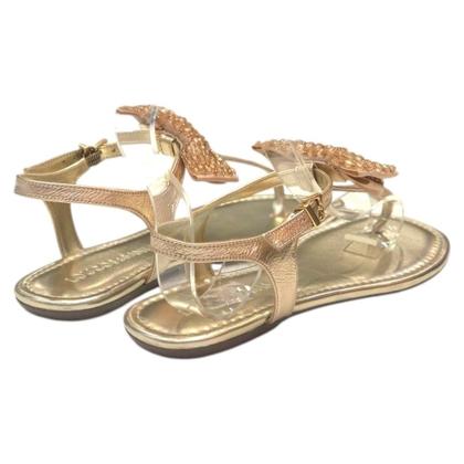 Imagem de Sandália rasteira laço dourada loucos e santos l10133013
