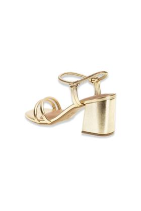 Imagem de Sandália Salto Alto Bloco Calce Fácil Elástico Dourada Beira Rio