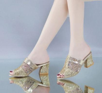Imagem de Sandálias de lantejoulas com bico aberto