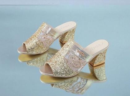 Imagem de Sandálias de lantejoulas com bico aberto