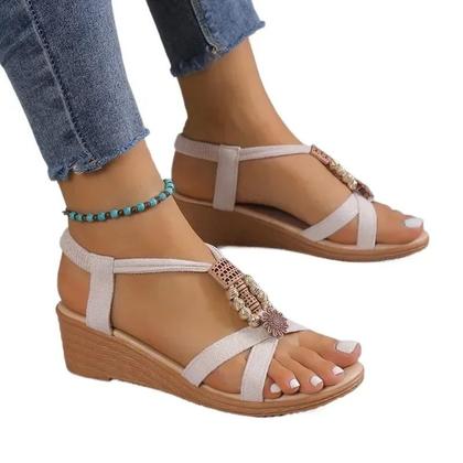 Imagem de Sandálias Femininas De Salto Anabela Com Bico Redondo E Detalhes Metálicos  Conforto E Estilo