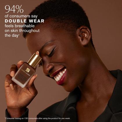 Imagem de Sândalo Stay-in-Place 6W1 da Foundation Estée Lauder Double Wear