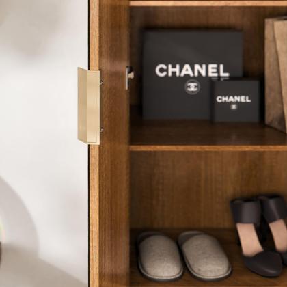 Imagem de Sapateira Vistta 2 Portas com Espelho, 180x54x33cm, Estreita, Vertical, Organizador de Sapatos  Cores Cinamomo e Branco  Compacta e Moderna