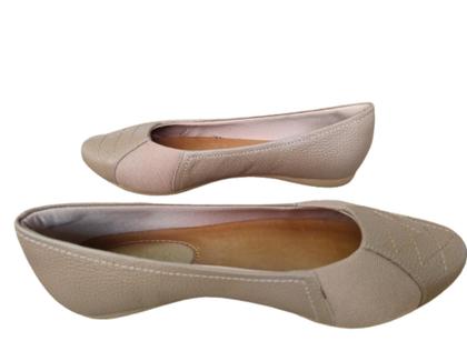 Imagem de Sapatilha feminina Usaflex ortopédica Couro Camel Bico Redondo Bordado com tecido para joanete