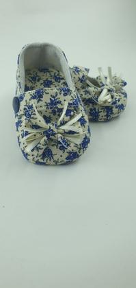 Imagem de Sapatinhos De Tecido Estampado Azul E Nude Para Bebê