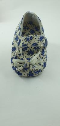 Imagem de Sapatinhos De Tecido Estampado Azul E Nude Para Bebê