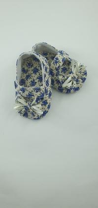 Imagem de Sapatinhos De Tecido Estampado Azul E Nude Para Bebê