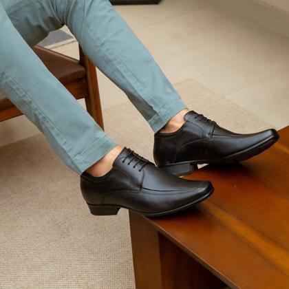 Imagem de Sapato com altura Jota Pe Preto Grow + Cinto 71353