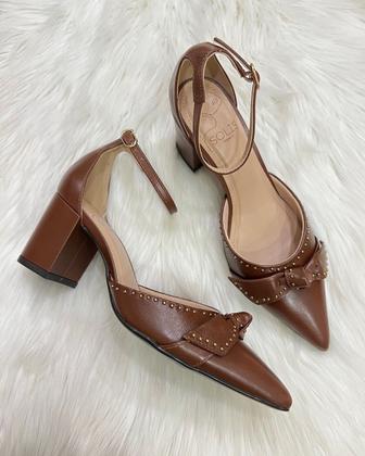 Imagem de Sapato em Couro com Salto Bloco e Bico Fino com Laço - Solis Brasil (Parô) - Marrom