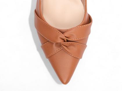 Imagem de Sapato Scarpin Salto Médio Baixo Grosso Bico Fino Feminino 6,5 cm Caramelo Torricella