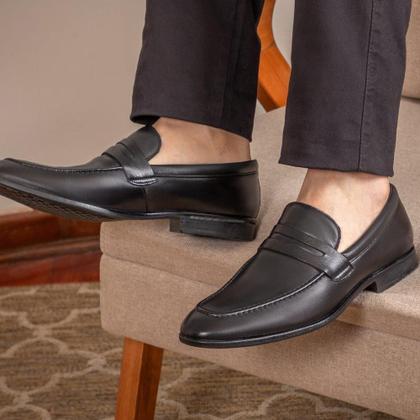 Imagem de Sapato Social Masculino Loafer em Couro Legitimo Preto Sem Cadarço Fechado Calce Fácil Diplomata Berganno