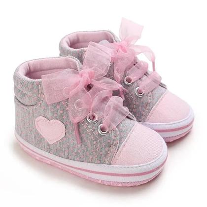 Imagem de Sapatos de Bebê Menina com Laço - Solado Macio e Impressão de Pontos