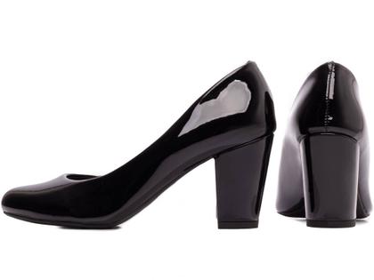 Imagem de Scarpin Bico Redondo Estilo Boneca Salto 7,5cm - Estilo em Verniz Preto