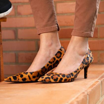 Imagem de Scarpin Giulia Domna Salto Médio Animal Print
