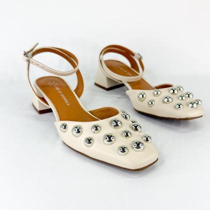 Imagem de Scarpin slingback em couro com esferas metalizadas 1820