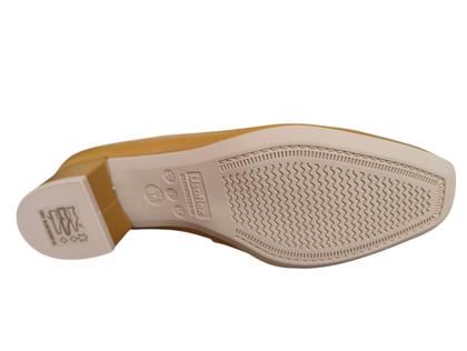 Imagem de Scarpin Usaflex Couro Tan Salto Bloco Enfeite Dourado