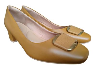 Imagem de Scarpin Usaflex Couro Tan Salto Bloco Enfeite Dourado