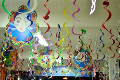 Imagem de Serpentina Metalizada Decoração Teto Carnaval Dourado 06 un