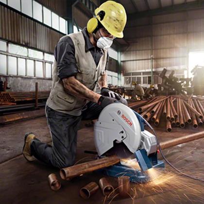 Imagem de Serra policorte Bosch GCO 14-24 2400W 220V, com 5 Discos