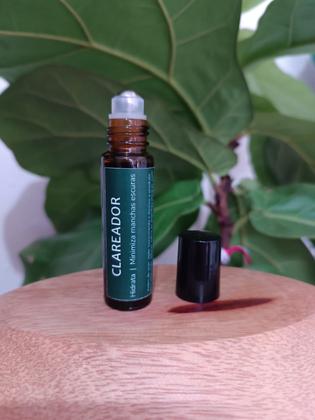 Imagem de Sérum Roll-on Facial Artesanal Clareador - Com Rosa Mosqueta e Gerânio - Tratamento Natural para Manchas