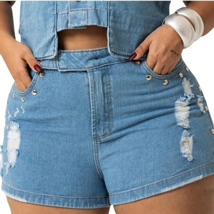 Imagem de Short Feminino Plus Size Jeans Claro Com Botão Pressão