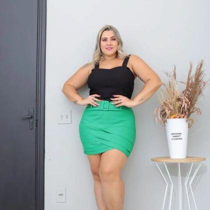 Imagem de Short Saia Plus Size Modelagem Grande Cós Alto Pregas Cinto