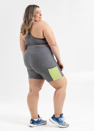Imagem de Shorts plus size de academia com bolso de tela
