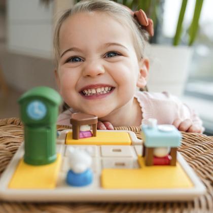 Imagem de SmartGames Hide and Goat Seek - um jogo de quebra-cabeça pré-escolar para crianças de 3 a 7 anos com 48 desafiadores e um livro ilustrado bônus