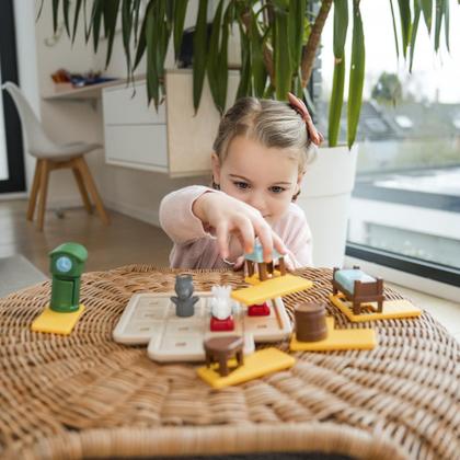 Imagem de SmartGames Hide and Goat Seek - um jogo de quebra-cabeça pré-escolar para crianças de 3 a 7 anos com 48 desafiadores e um livro ilustrado bônus