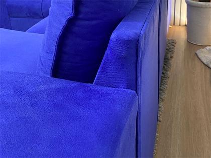 Sofá Canto Compacto e Confortável Azul 910 Áustria - Alpoim Imagem de Sofá Canto Compacto e Confortável Azul 910 Áustria