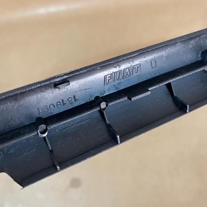 Imagem de Soleira Porta Dianteira Lado Direito Fiat Uno 04/10 Original