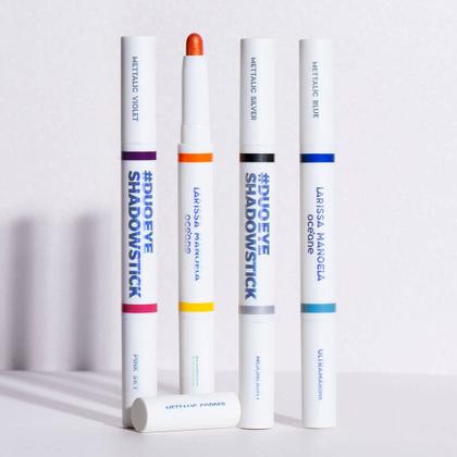 Imagem de Sombra em Bastão Dupla Cinza Chumbo e Prata Larissa Manoela By Océane - Duo Eyeshadow Stick Moonlight And Mettalic Silver 2,4g