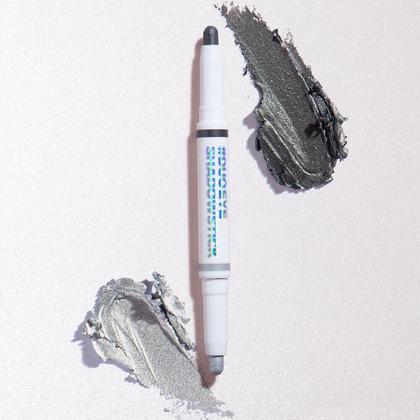 Imagem de Sombra em Bastão Dupla Cinza Chumbo e Prata Larissa Manoela By Océane - Duo Eyeshadow Stick Moonlight And Mettalic Silver 2,4g
