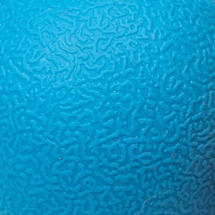 Imagem de Squeaker Toy Dog Balls Amazon Basics, 6,4 cm, pacote com 3, azul e laranja