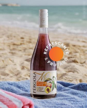 Imagem de Suco Cooler De Morango Com Vinho Tinto Suave Pergola 750 ML _ morango_pessego