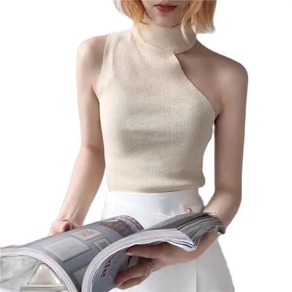 Imagem de Suéter Feminino de Malha com Ombro de Fora - Sem Mangas, Gola Alta, Preto, Branco e Bege