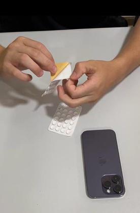 Imagem de Suporte Adesivo para Celular com Ventosas For Creators