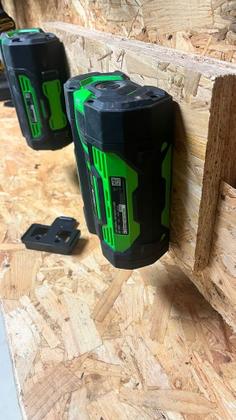 Imagem de Suporte de bateria StealthMounts compatível com EGO 56V, pacote com 4 unidades