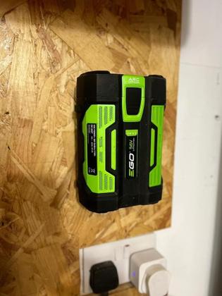 Imagem de Suporte de bateria StealthMounts compatível com EGO 56V, pacote com 4 unidades