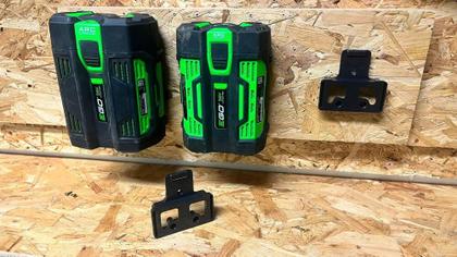 Imagem de Suporte de bateria StealthMounts compatível com EGO 56V, pacote com 4 unidades