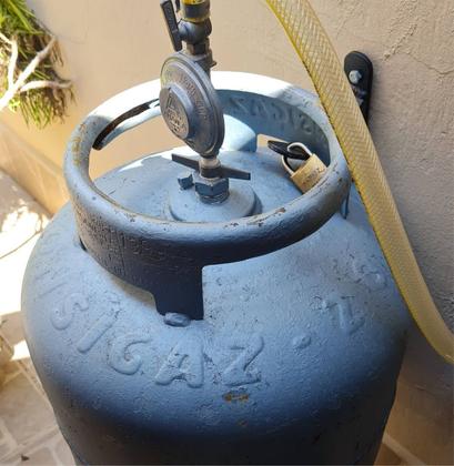 Imagem de Suporte De Bojao de Gas Parede Vertical Para Botijão De Gás Anti Furto