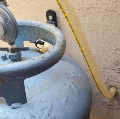 Imagem de Suporte De Parede Vertical Para Botijão De Gás - Anti Furto