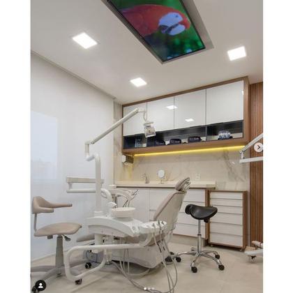 Imagem de Suporte fixo de parede ou teto para tv/monitor com telas de 32 a 55 polegadas para consultorios medicos odontológicos elegante