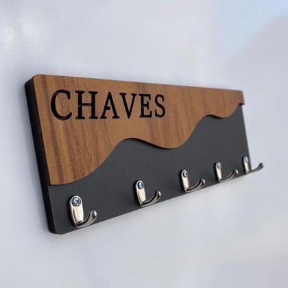 Imagem de Suporte para Chaves em MDF: Organização Sofisticada e Prática com Toque de Madeira Carvalho