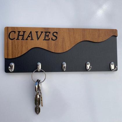 Imagem de Suporte para Chaves em MDF: Organização Sofisticada e Prática com Toque de Madeira Carvalho