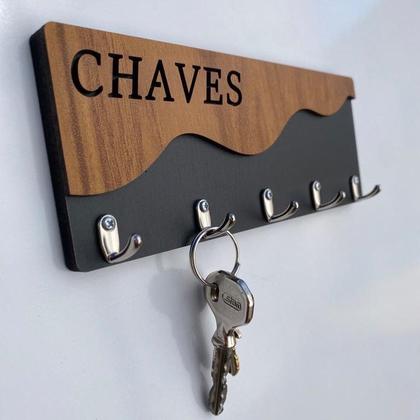 Imagem de Suporte para Chaves em MDF: Organização Sofisticada e Prática com Toque de Madeira Carvalho