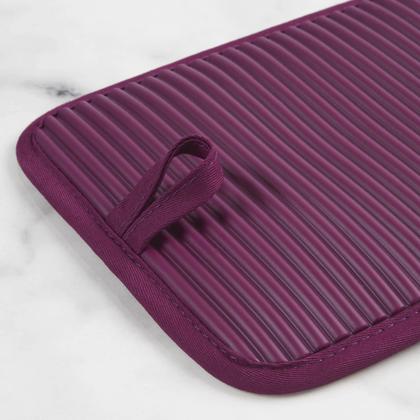 Imagem de Suporte para panelas KitchenAid Ribbed Soft Silicone, pacote com 2 unidades, beterraba