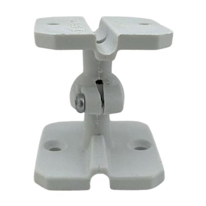 Suporte articulado permitindo ajuste fino do posicionamento do sensor.