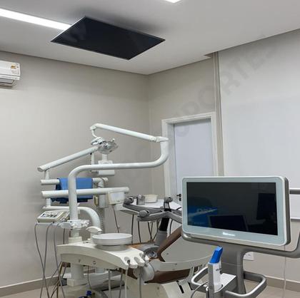 Imagem de Suporte TV Teto com Inclinação para Consultório Odontológico / Hospitalar 10 à 55 Polegadas - Lidimar DT300