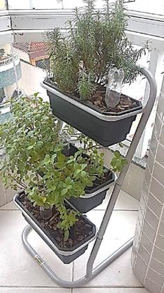 Imagem de Suporte Vertical de Chão para Horta e Floreiras 3 Vasos